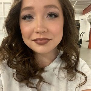 Meet your Posher, Leeann